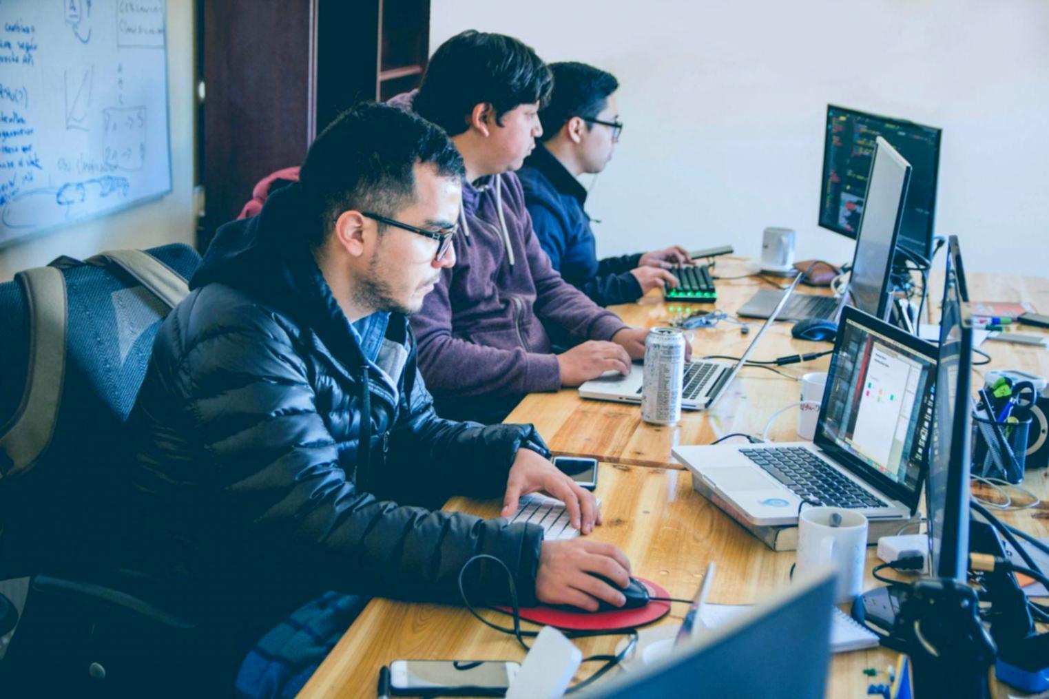 Consultation financière personnalisée avec documents et graphiques